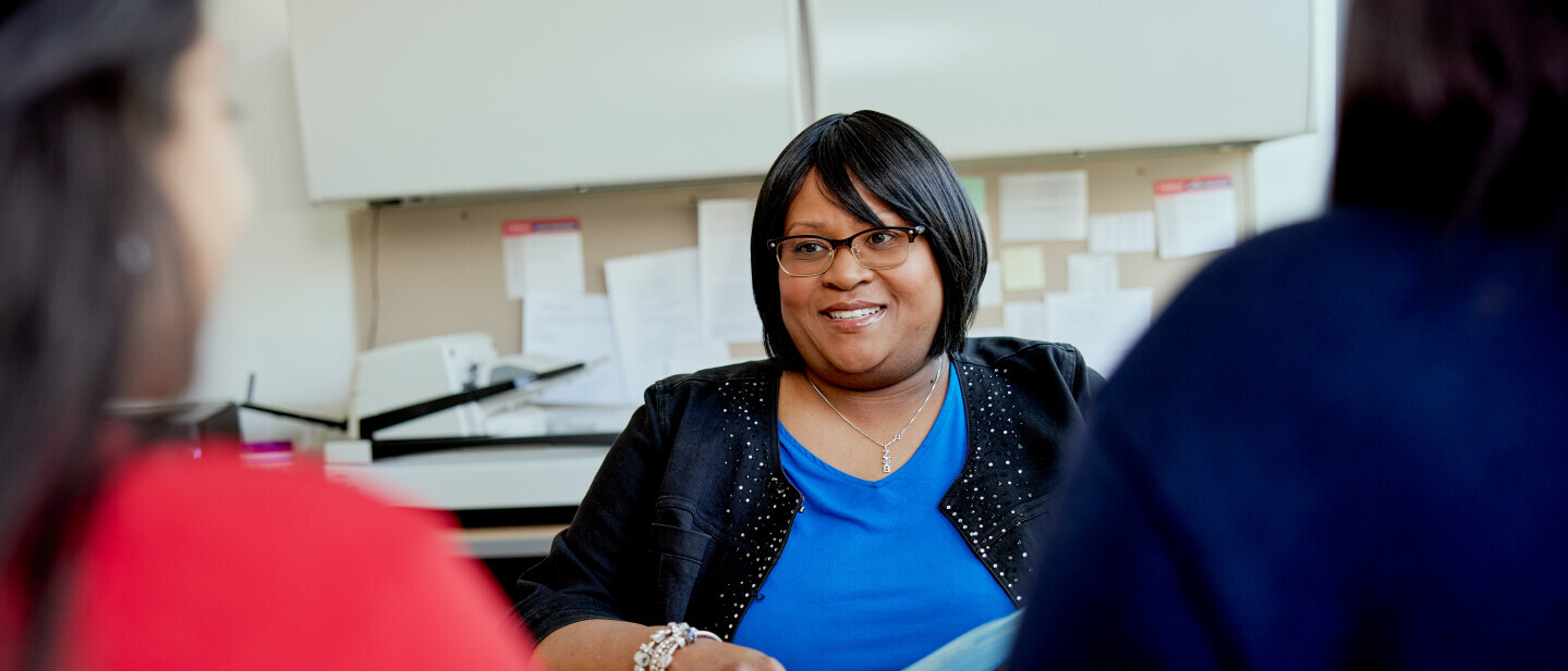 A Financial Aid advisor speaking with students.