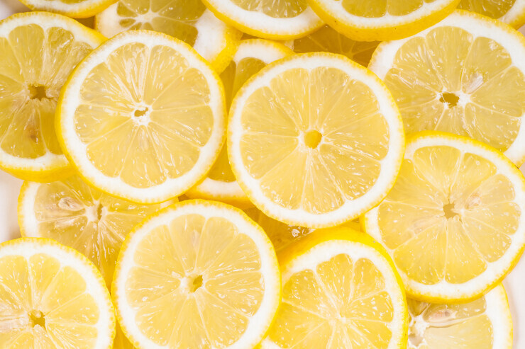 links to A pile of sliced lemons.